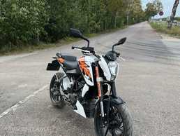 Motorcycle KTM duke 200, 2014 y., 3 200 km, 200.0 cm3. Motorcycle KTM duke 200, 2014 y., 3 200 km, 200.0 cm3. - MM.LV
