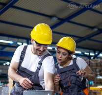 Strādnieks/ce fabrikā. - MM.LV