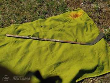 Hokeja nūja ar LV parakstiem - MM.LV