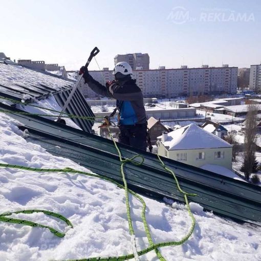 Sniega tīrīšana no ēku jumtiem - MM.LV