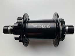 Rear Hub Onyx x Stay Strong Ultra Disc - 28h - 10mm Rear Hub Onyx x Stay Strong Ultra Disc - 28h - 10mm - MM.LV