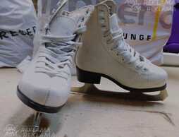 Selling two pairs of skates size 28 and 30 - MM.LV