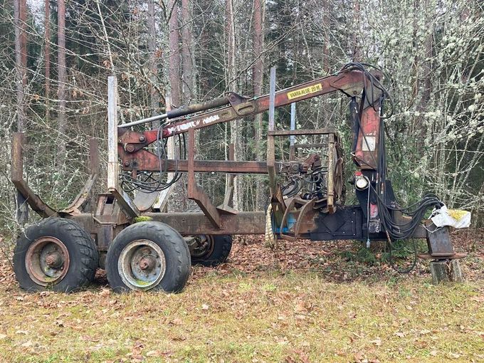 Pārbūvēta traktora piekabe-kokvedējs - MM.LV