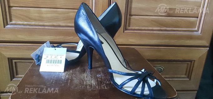 Pārdod sieviešu kurpes uz papēža 8,5cm - MM.LV