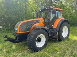 Трактор Valtra . Трактор Valtra . - MM.LV