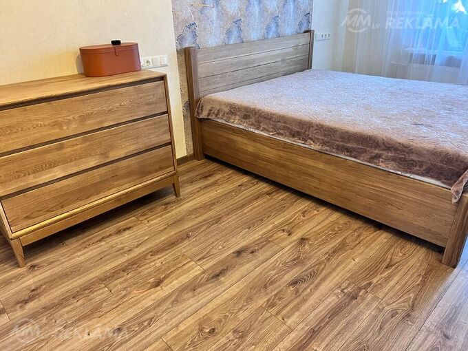 Ozolkoka gulta ar kumodi - MM.LV