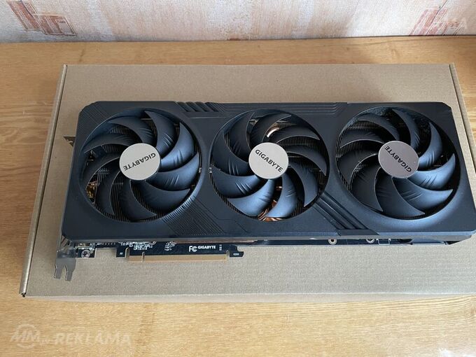 Gigabyte Radeon RX7900XTX 24 Gigabyte Radeon RX7900XTX 24 - MM.LV