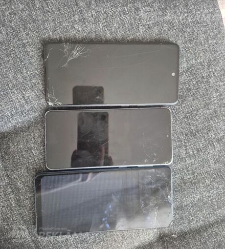 3 bojāti samsung telefoni - MM.LV