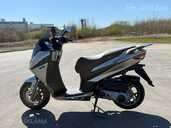 Scooter Aprilia SXR 50, 2024, 8 500 km, 49.0 cm3. - 1 Scooter Aprilia SXR 50, 2024, 8 500 km, 49.0 cm3. - MM.LV - 1