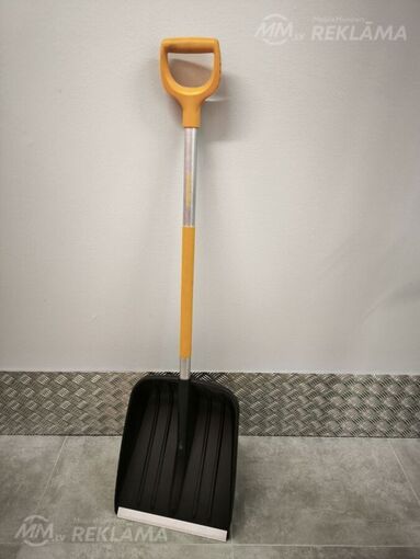 Fiskars SnowXpert snow shovel 350x1310 mm Fiskars SnowXpert snow shovel 350x1310 mm - MM.LV