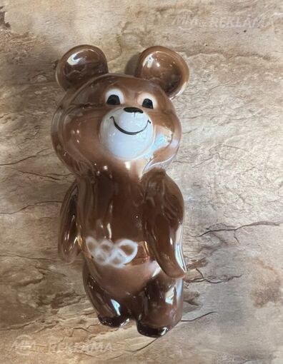 Skaista origināla porcelāna figuriņa ar Lāci Mišu - MM.LV