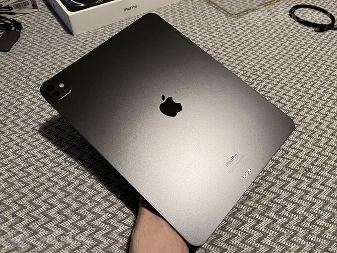 M4 iPad Pro 13 (2024) 2TB/16GB Wi-Fi Standard Glass Space Gray - MM.LV