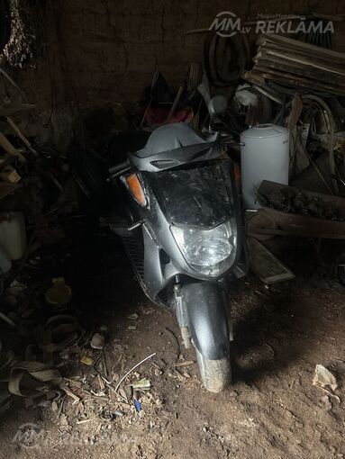 Scooter Honda Patheon FES150, 2000, 20 500 km, 150.0 cm3. Scooter Honda Patheon FES150, 2000, 20 500 km, 150.0 cm3. - MM.LV