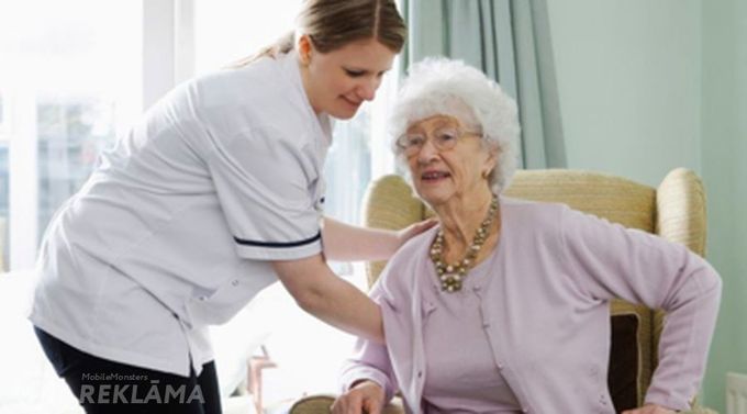 Darbam Lielbritānijā tiek meklēta veco ļaužu aprūpētāja / aprūpētājs - MM.LV